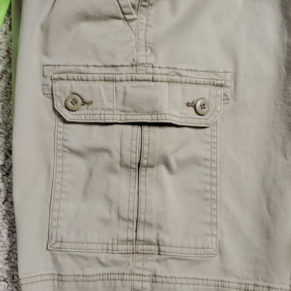 St. John's Bay ~men's shorts. Size is 34